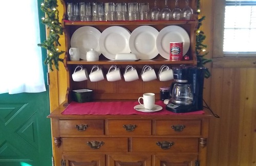 Alpine Village Cabin | Mountain views, walk to National Forest, close to Rio Grande