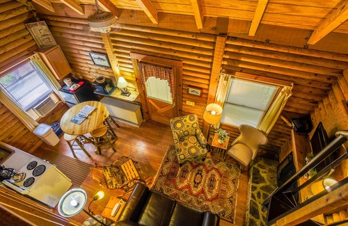 Blowing Rock Hotel | Mountainaire Inn and Log Cabins