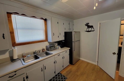 Berlin House | Mountainside basecamp with internet near restaurants, ATV, and snowmobile trails