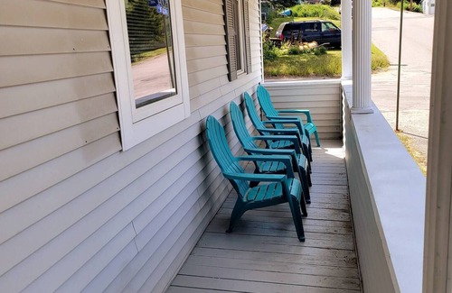 Berlin House | Mountainside basecamp with internet near restaurants, ATV, and snowmobile trails