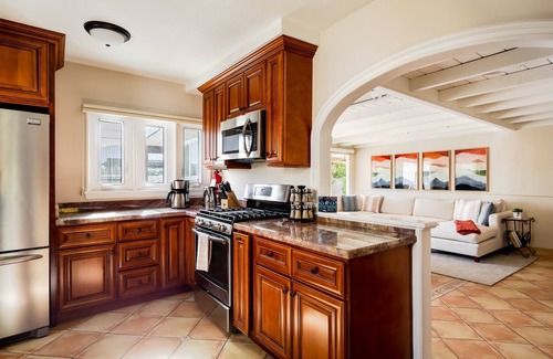 The Movie Colony House | Movie Colony Oasis - Peaceful, Walk to Downtown
