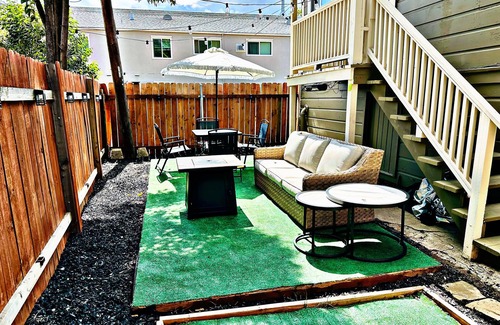 Central Sacramento House | Movie Night w/S'mores over the Fire Pit - 75in TV