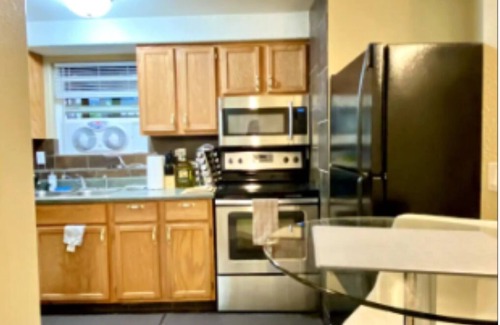Sandy Apartment | Movie Theater Near Slopes, Shops & TRAX - 2BR Bsmt