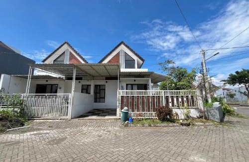Dinoyo Villa | MP Villa New Ardmore A64 Malang