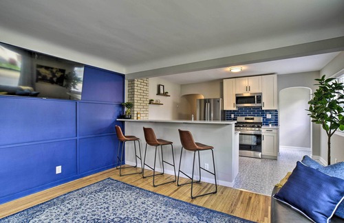 Hiawatha House | Mpls Duplex w/WiFi & Kitchen: 5 Mi to Dtwn!