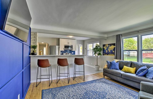 Hiawatha House | Mpls Duplex w/WiFi & Kitchen: 5 Mi to Dtwn!