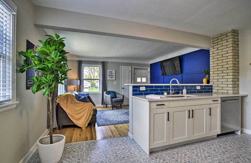 Hiawatha House | Mpls Duplex w/WiFi & Kitchen: 5 Mi to Dtwn!