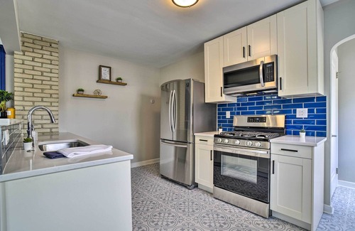 Hiawatha House | Mpls Duplex w/WiFi & Kitchen: 5 Mi to Dtwn!