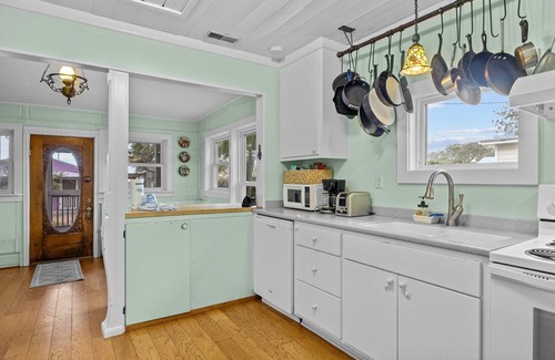Harkers Island House | Mr. Bennies Cafe