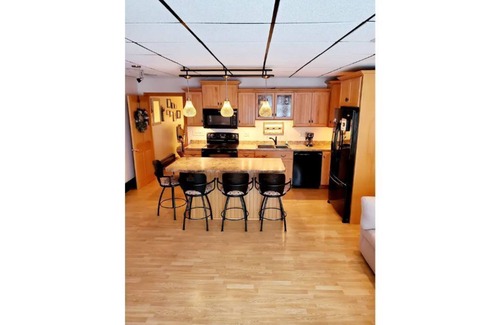 Guttenberg Apartment | Mr. Rogers River View