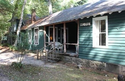 Meacham Cabin | Mrs. Otis's Cabin with Woodland View