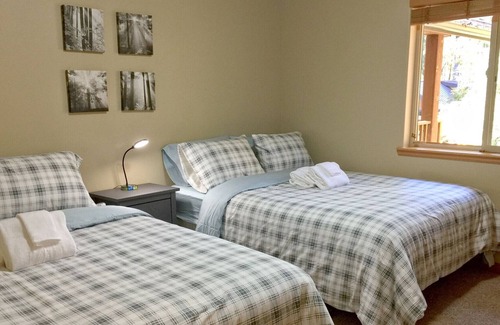 Warnick House | Mt. Baker Lodging Cabin 65 – SLEEPS 10!