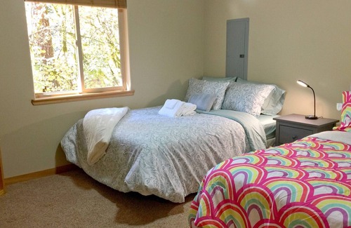 Warnick House | Mt. Baker Lodging Cabin 65 – SLEEPS 10!