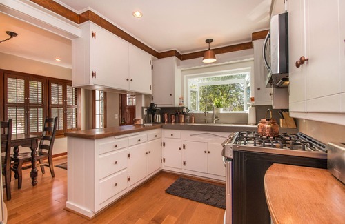 Los Angeles County House | Mt. Baldy Cottage on Bear Creek in the Secluded Village of Mt. Baldy