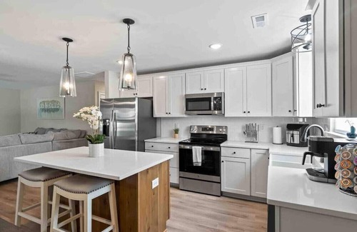 Mount Holly House | Mt. Holly Hidden gem, Fireside Lounge,WWC,Airport