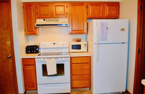 Blakeslee House | ⛷⛱⛰Mt. Maplewood Lake Home❤️Seasonal Specials ★3BR★HotTub★Fireplace★Games★