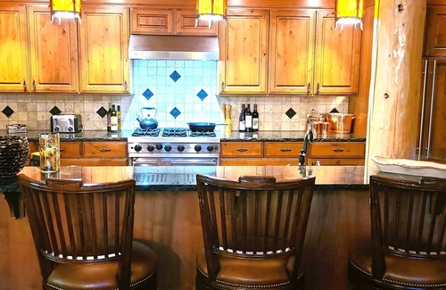 Enumclaw House | Mt. Rainier and Crystal Mountain Luxury Lodge