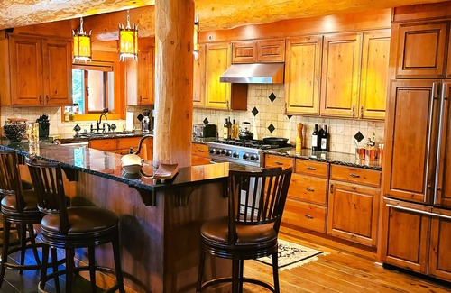 Enumclaw House | Mt. Rainier and Crystal Mountain Luxury Lodge