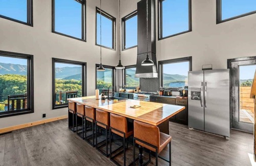 Cosby Cabin | Mt Sunshine Infinity Pool, Sleeps 22 Guests