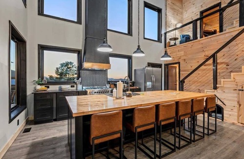 Cosby Cabin | Mt Sunshine Infinity Pool, Sleeps 22 Guests