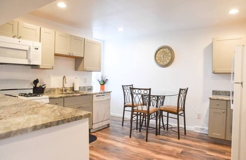 Mount Washington Apartment | Mt Washington Gem-Near Views & Off Street Parking!