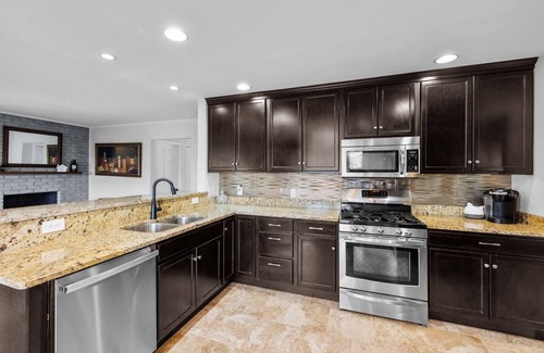 La Porte House | MTM Premier, Hot Tub, 5-Bedroom, 2 King Beds