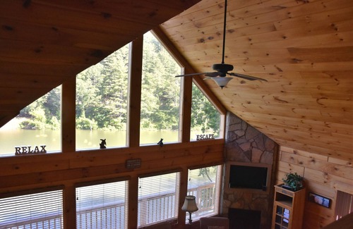 Butler Cabin | MTN CABIN LAKEFRONT,CANOE/3 KAYAKS,POOL TABLE,DOCK,FIRE PIT, FIREPLACE,JACUZZI
