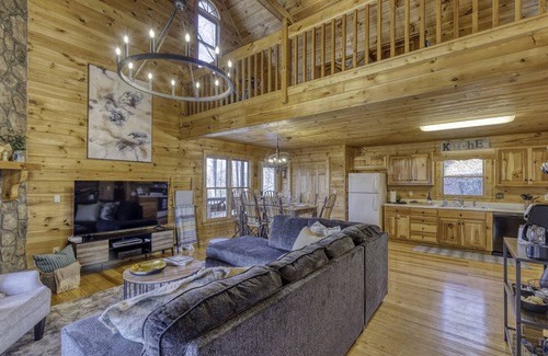Walnut Mountain Cabin | MTN Cabin Sleeps 10 - Camping & Fishing - Family Vacay & Outdoor Adventures