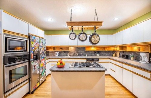 Sandy Villa | Mtn. Home-Sauna, Pool Table, Mins to Ski/Hike/Bike