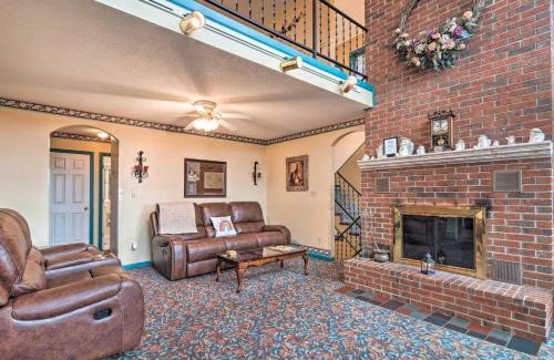 Burnsville House | Mtn-View Burnsville Retreat 24 Mi to Ski Slopes!