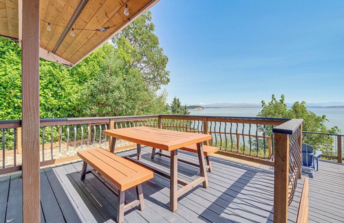 Camano Island House | Mtn-View Camano Island Retreat Overlooking Beach