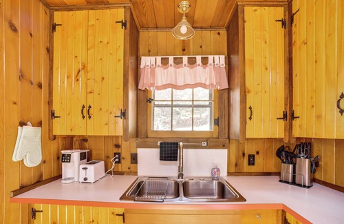 Cascade-Chipita Park Cabin | Mtn-View Cascade Cabin Near Garden of the Gods!