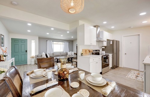 Joshua Tree House | Mtn-View Home ~ 8 Mi to Joshua Tree Nat’l Park!