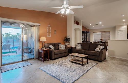Dove Mountain House | Mtn-view home with private pool, grill, enclosed backyard, streaming, tennis, AC