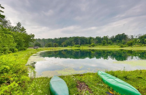 Cowanesque House | Mtn-View Middlebury Center Cabin Deck and Grill!