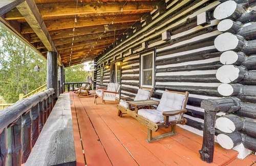 Oakland Mills Cabin | Mtn-View Mifflintown Cabin Near Hiking Trails!