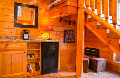 Sevierville Cabin | MTN views! PoolTable, AirHockey, Foosball, HotTub, FirePit; Perfect for FAMILIES
