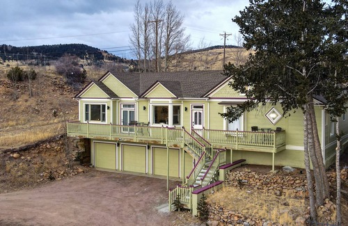 Cripple Creek House | MTN Views*Rain Shower*Fireplace