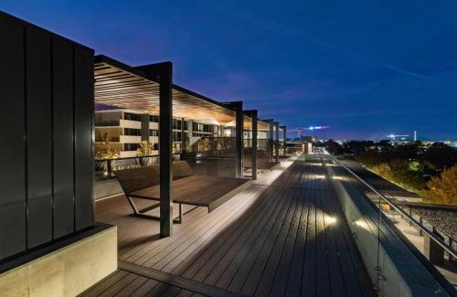 Dickson Apartment | Mulberry 2BR-2BA Rooftop Pool, BBQ, WiFi & Netflix - Central Location