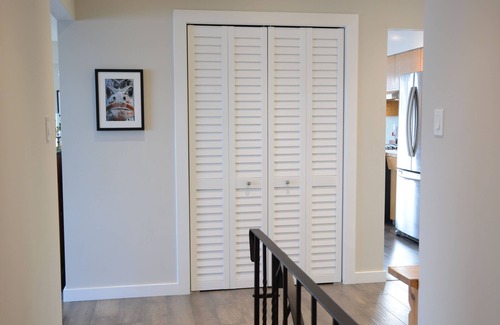 Sidney House | Multi-family home: 5 BR, 2 Kitchens, 2 Living Rooms, 1 Beach and infinite views!