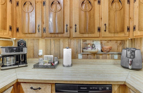 Unaka Cabin | Murphy Cabin w/Views < 1 Mi to Hiwassee Lake!