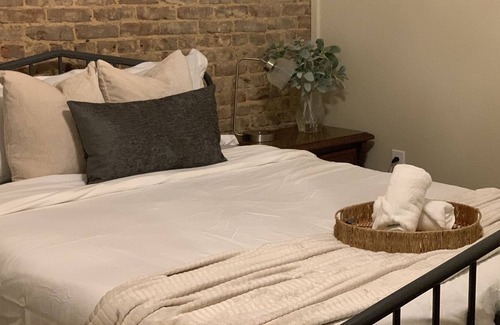 Sheffield Apartment | Muscle Shoals Retreat- Relaxing Historic Downtown Loft