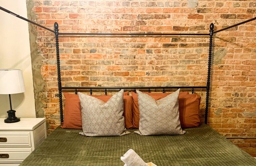Sheffield Apartment | Muscle Shoals Retreat- Relaxing Historic Downtown Loft