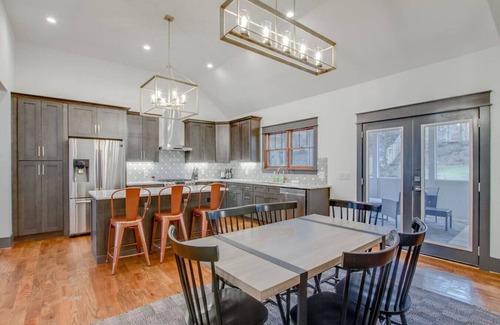 Shelby Hills Apartment | Music City Marvel - Mins To Broadway