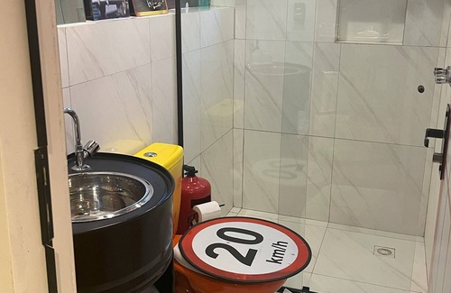 Cascavel Cabin | music themed hut