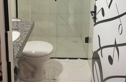 Cascavel Cabin | music themed hut