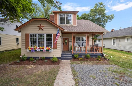 Kingsport House | Music Vibes Near Downtown Kpt - 4br 1.5ba- Fenced yard - Downtown Kingsport