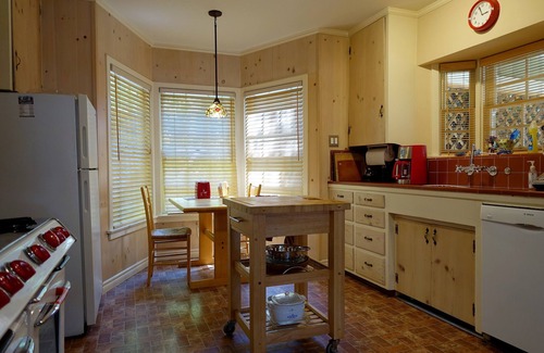 Valley Village House | Musicians Dream: Close to Universal Studios