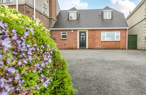 Midsomer Norton Cottage | MUSKOKA LODGE, family friendly, with a garden in Midsomer Norton