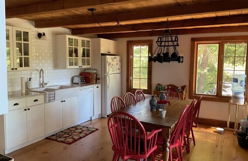Washago Cottage | Muskoka Log Cabin with Modern Amenities